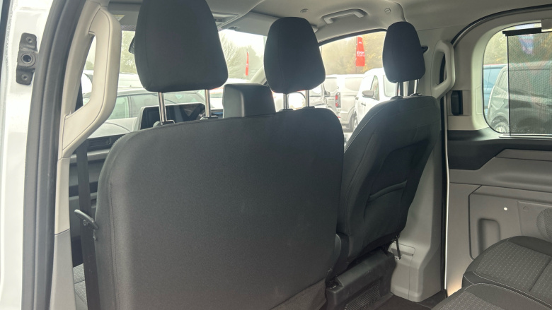 Ford Tourneo Custom 340 L2 Petrol Fwd 2.5 PHEV 232ps H1 Zetec 8 seater Auto